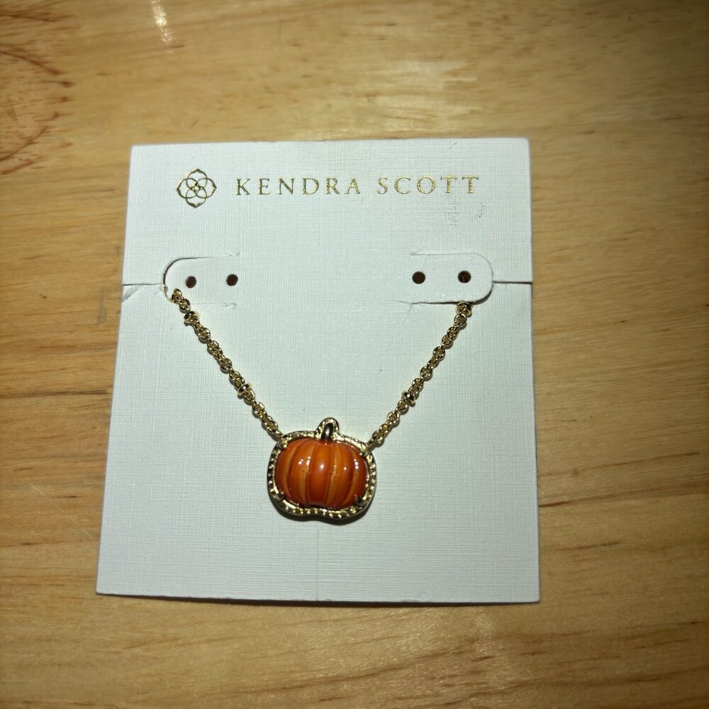 Kendra Scott necklace - Picture 2 of 2